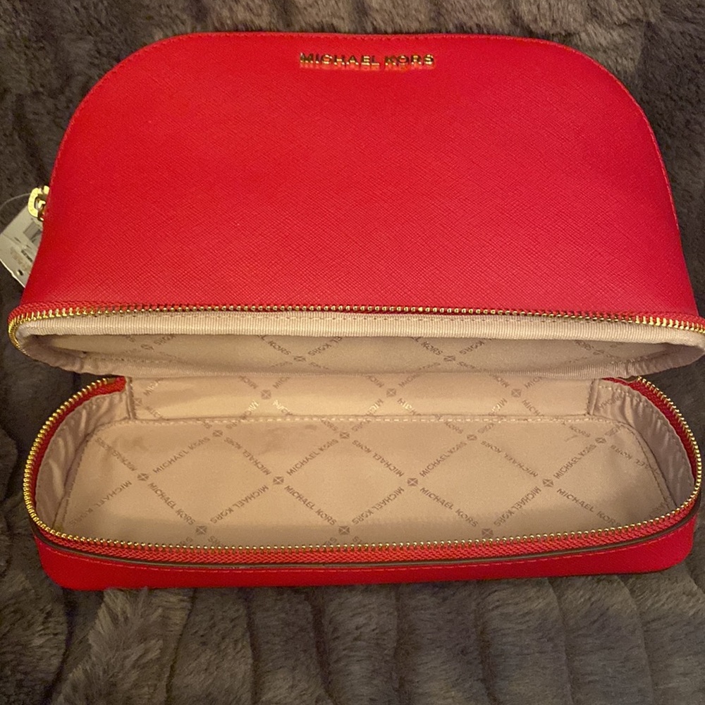 COPY - Michael Kors Red Travel pouch - Picture 5 of 5